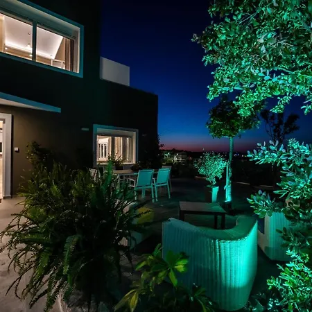 Villa Thomas - Private Pool - Sleeps 7 Hersonissos (Crete)
