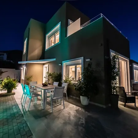 Thomas - Private Pool - Sleeps 7 Villa *