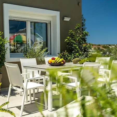 Villa Thomas - Private Pool - Sleeps 7 Hersonissos (Crete)