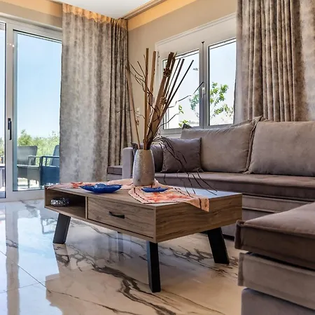 Thomas - Private Pool - Sleeps 7 Villa Hersonissos (Crete)