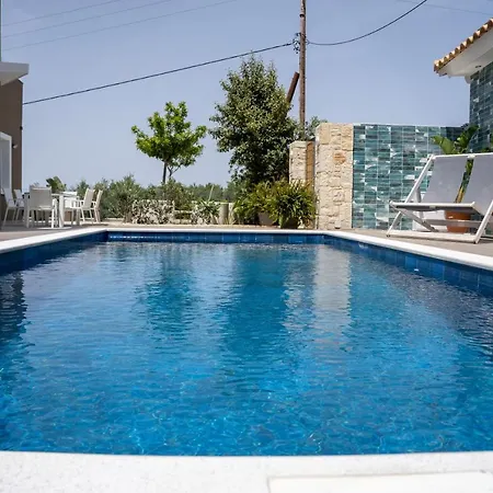 Thomas - Private Pool - Sleeps 7 Villa *