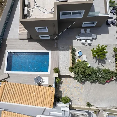 Villa Thomas - Private Pool - Sleeps 7 *