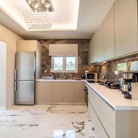 Thomas - Private Pool - Sleeps 7