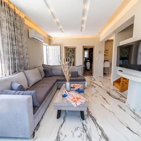 Thomas - Private Pool - Sleeps 7 Villa