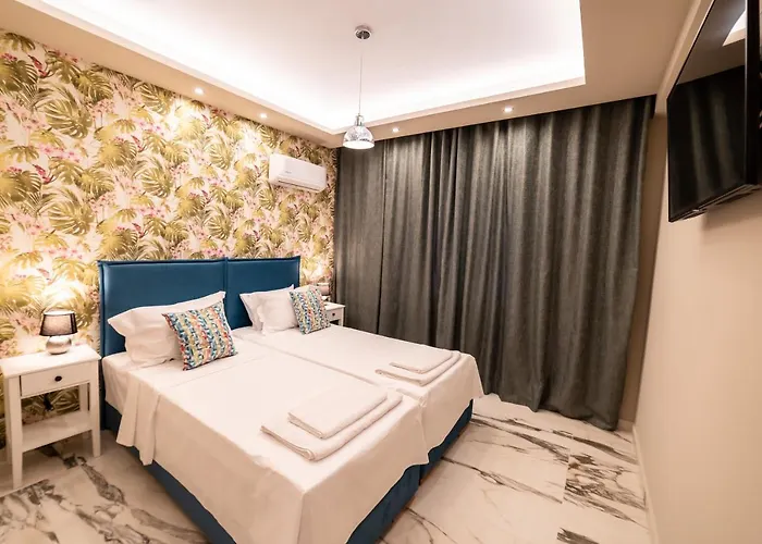 Thomas - Private Pool - Sleeps 7