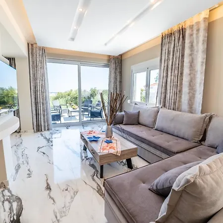 Thomas - Private Pool - Sleeps 7 *