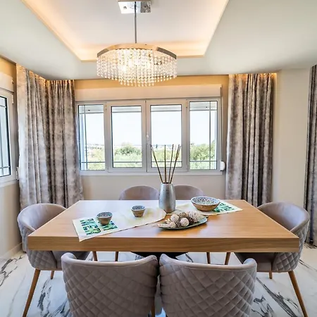 Thomas - Private Pool - Sleeps 7 *