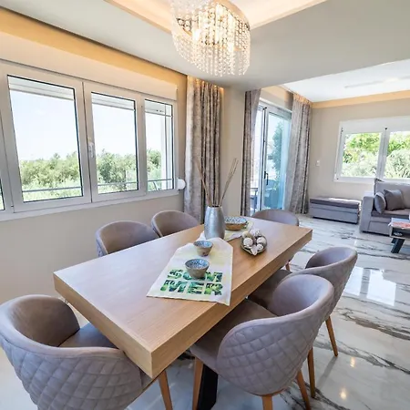 Villa Thomas - Private Pool - Sleeps 7