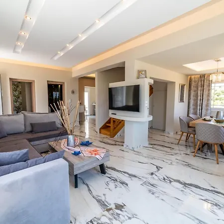 Thomas - Private Pool - Sleeps 7 Villa