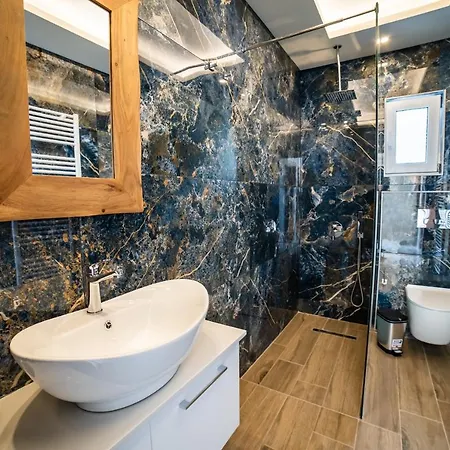 Thomas - Private Pool - Sleeps 7