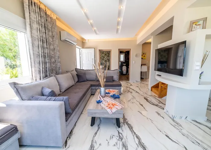 Thomas - Private Pool - Sleeps 7 Вілла