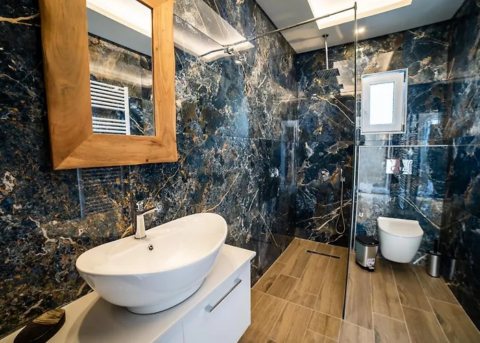 Thomas - Private Pool - Sleeps 7